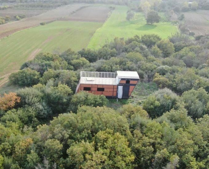 Bursa’da şaka değil gerçek..Evi içindeki eşyalarla çaldılar Bursa’da, hafta sonunu geçirmek için aldığı Tiny House, çalınınca sahibi