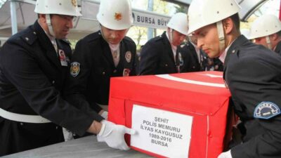 Bursa’da iki binayı saran yangının, 9 yıl önce şehit düşen