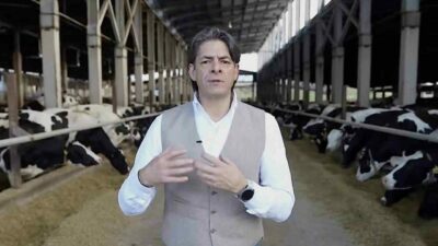 Bursa İli Damızlık Sığır Yetiştiricileri Birliği Başkanı Sencer Solakoğlu, birlikteki görevinden istifa