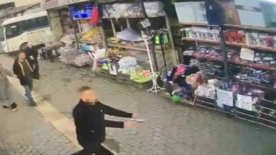 Bursa’da husumetlisini cadde ortasında silahla kovalayan şahıs, çevredeki kalabalığa aldırış