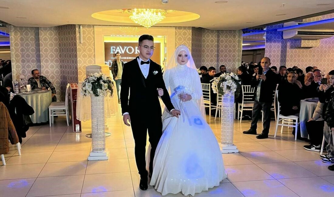 Sosyal medyada gündem olan çift dünyaevine girdi Sosyal medyada yaptığı çağrıyla binlerin desteğini kazanan Kırgızistan Türkü Kutkeldi