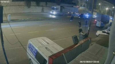 BURSA (İHA) – Bursa’nın İnegöl ilçesinde yağış nedeniyle kayganlaşan yolda