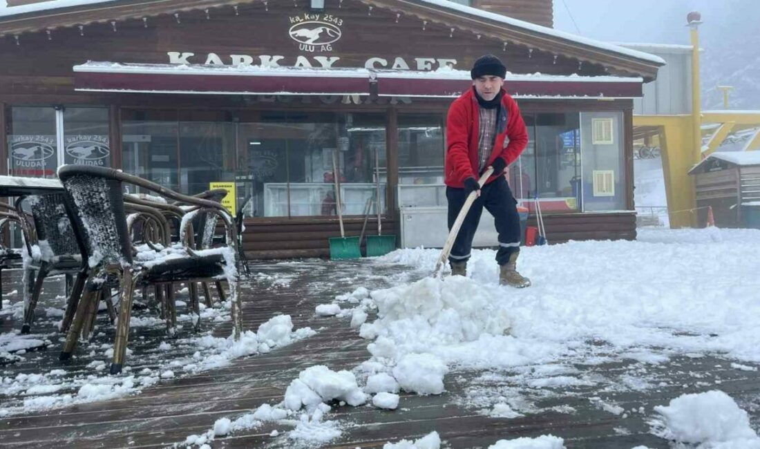 Uludağ’da kar kalınlığı 10 santimetreye yaklaştı Kayak ve kış turizminin önemli merkezlerinden olan Uludağ’da kar kalınlığı