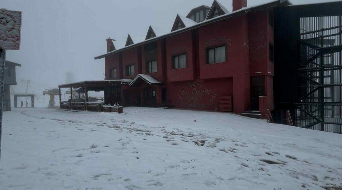 Uludağ’da kar var oteller kapalı Bursa Uludağ’da gece saatlerinde etkili olan kar yağışıyla birlikte zirvede