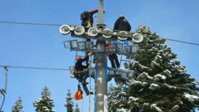 Kış turizminin gözde merkezlerinden Uludağ’de sezon hazırlıkları sürüyor. Uludağ’ın zorlu