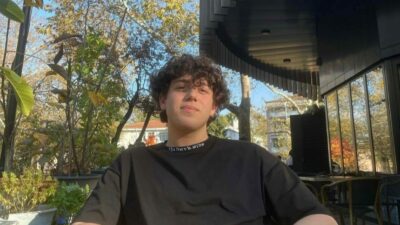 Bursa’da yağmur sonrası kayganlaşan yolda motosikletiyle seyrederken kaza yapan üniversite