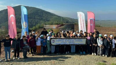 Ali Kütahya İlköğretim ve Ortaokul öğrencileri, vefat eden öğretmenleri Sabriye