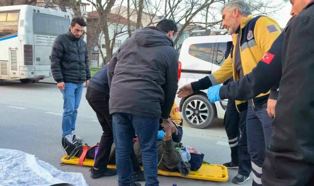 Yaralı motosiklet sürücüsü yaralı annesinin elini tutup moral verdi Bursa’nın İnegöl ilçesinde iki motosikletin çarpışması sonucu 4 kişi yaralandı.