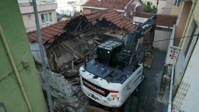 Yıldırım Belediyesi kullanım ömrünü tamamlayan, kent estetiği bakımından olumsuz görüntü