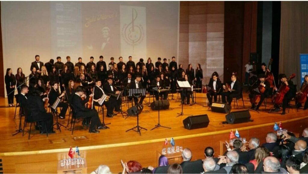 Zeki Müren’in 94’üncü doğum gününde unutulmadı Bursa, sanat güneşi Zeki Müren’i doğumunun 94. yılında düzenlenen özel