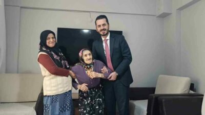 Bursa’da 121 yaşındaki Saadet Al’ı ziyaret eden AK Parti Osmangazi