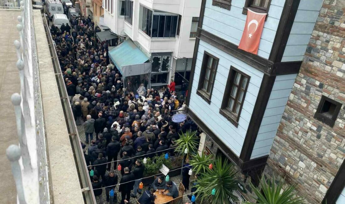 Babasını kurtarırken kuyuda can veren 17 yaşındaki Efe’ye acı veda Bursa’nın Mudanya ilçesinde babasını kurtarmaya çalışırken kuyuda metan gazından zehirlenerek