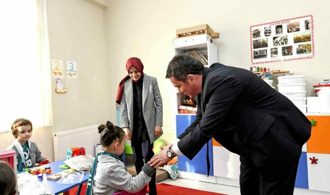 Bursa Valisi Erol Ayyıldız ile Osmangazi Belediye Başkanı Erkan Aydın,