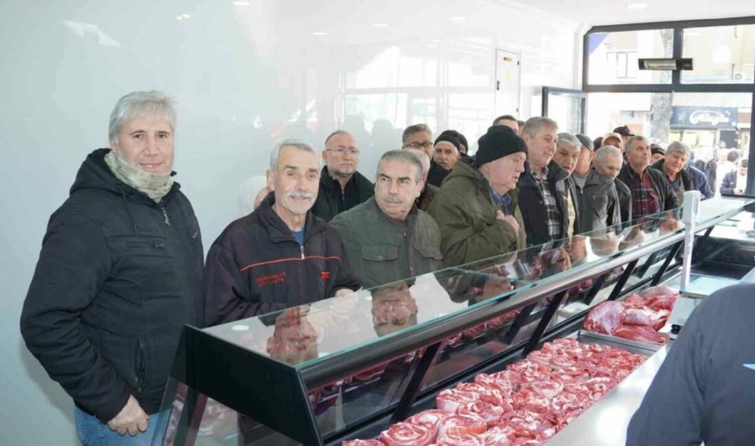 Belediyenin et satış noktası açıldı, ilk gün yüzde 50 indirimle ürünler kapışıldı Bursa’nın İznik ilçesinde belediyenin hayata geçirdiği Et Satış Noktası hizmete