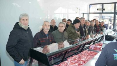 Bursa’nın İznik ilçesinde belediyenin hayata geçirdiği Et Satış Noktası hizmete