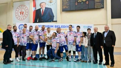 Yıldırım Belediyesi çalışanları arasında düzenlenen geleneksel birimler arası voleybol turnuvası