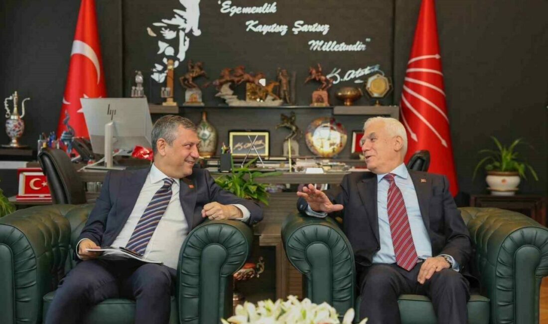 Bursa Büyükşehir Belediye Başkanı Mustafa Bozbey, CHP Genel Başkan Özgür