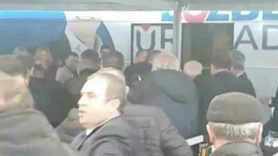 Bursa Büyükşehir Belediye Başkanı Mustafa Bozbey’e yumruklu saldırı girişimi, polis