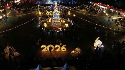 Bursa Büyükşehir Belediyesi’nin hazırladığı ‘Bursa Yeni Yıl Meydanı’nı dolduran binlerce