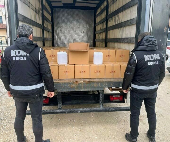 Bursa’nın Nilüfer ilçesinde sahte alkol üretimi yaptıkları gerekçesiyle 2 kişi