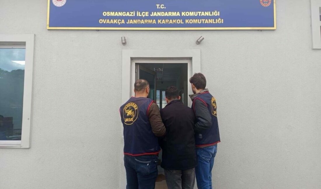 Bursa’da 19 yıl hapis cezası bulunan firari hükümlü yakalandı Bursa’da hakkında 19 yıl 10 ay kesinleşmiş hapis cezası bulunan