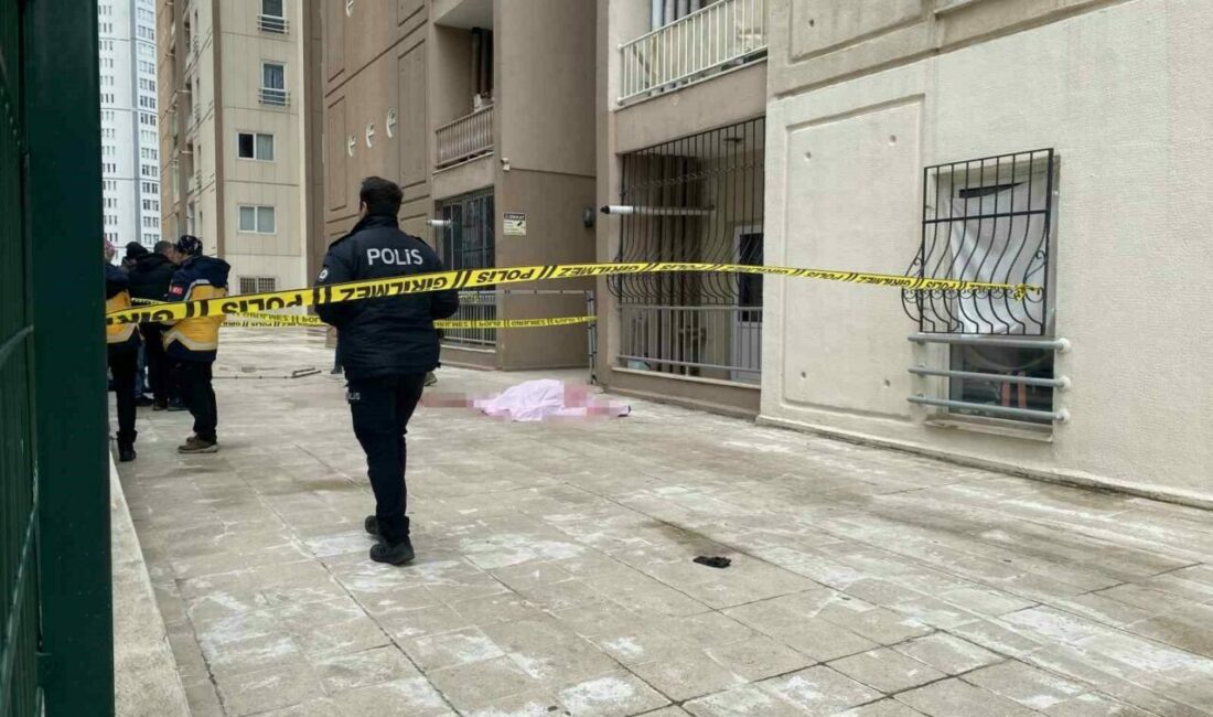 Bursa’da acı son…Kiralamak istediği 17. kattaki daireden düştü Bursa’da 45 yaşındaki bir adam, kiralamak için emlakçıyla geldiği 17.kattaki