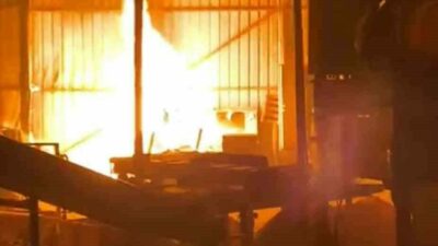 Bursa’nın merkez Osmangazi ilçesinde bir palet fabrikasında çıkan yangın, itfaiye