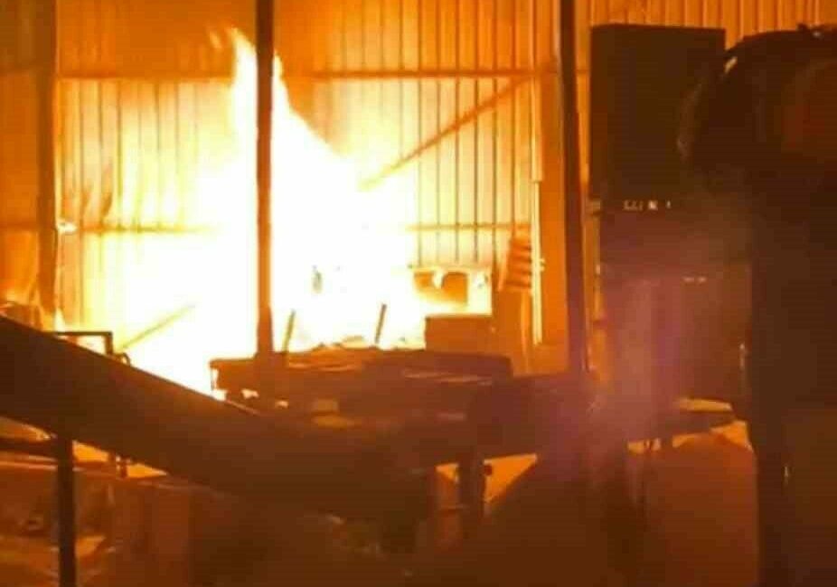 Bursa’da bir palet fabrikasında daha yangın Bursa’nın merkez Osmangazi ilçesinde bir palet fabrikasında çıkan yangın, itfaiye