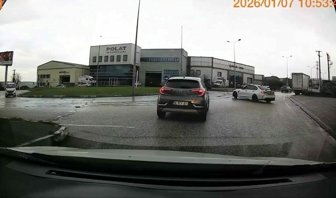 Bursa’nın Nilüfer ilçesinde cadde ortasında drift atan sürücü, araç satıldığı