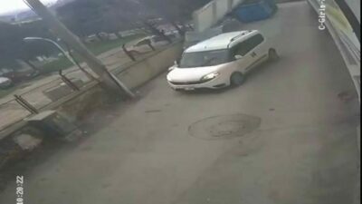 Bursa’da şiddetli fırtına çatıları uçurdu, ağaçları devirdi, sabit haldeki prefabrik