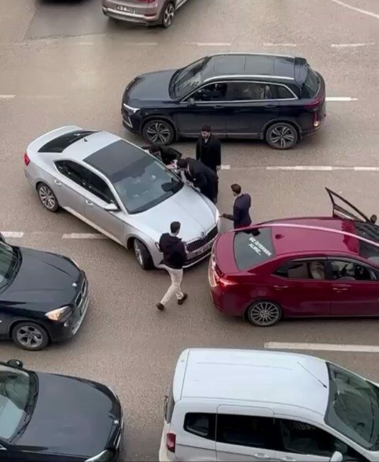 Bursa’nın Nilüfer ilçesinde düğün konvoyu sırasında yaşanan tartışma kısa süreli