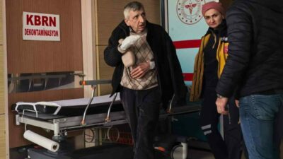 Bursa’nın İnegöl ilçesinde meydana gelen olayda, kamyonetin kasa kapağına elini