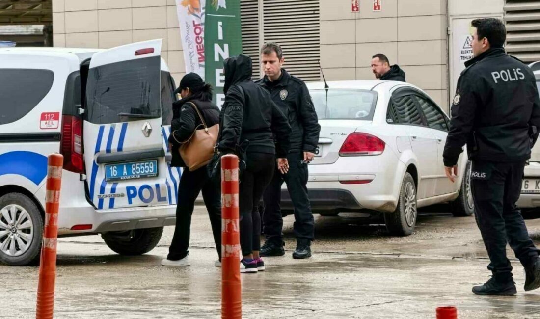 Bursa’da kaçak masör operasyonu: 3 kişi yakalandı, işletmeye 445 bin TL ceza Bursa’nın İnegöl ilçesinde bir masaj ve SPA merkezine düzenlenen operasyonda,