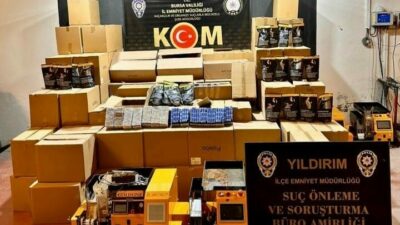 Bursa’da polis ekiplerince yasa dışı sigara imalatına yönelik düzenlenen operasyonda