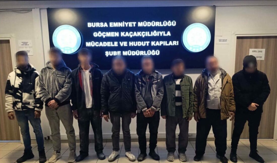 Bursa Emniyet Müdürlüğü ekiplerince göçmen kaçakçılığıyla mücadele kapsamında Osmangazi ilçesinde