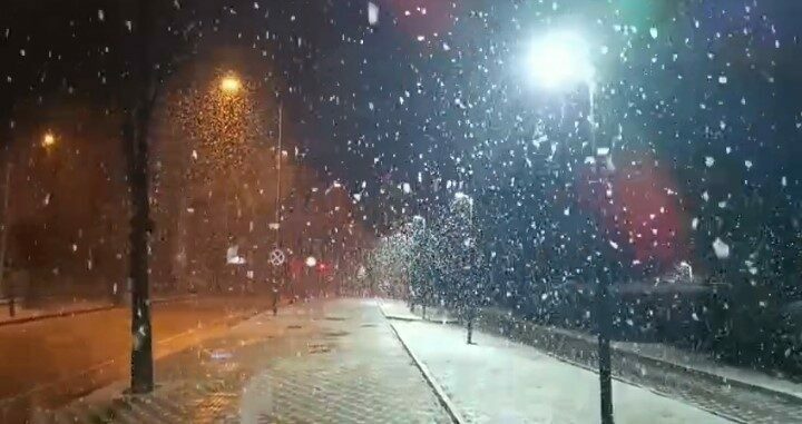 Bursa’da kar yağışı etkisini göstermeye başladı. Kent genelinde sabah saatleri