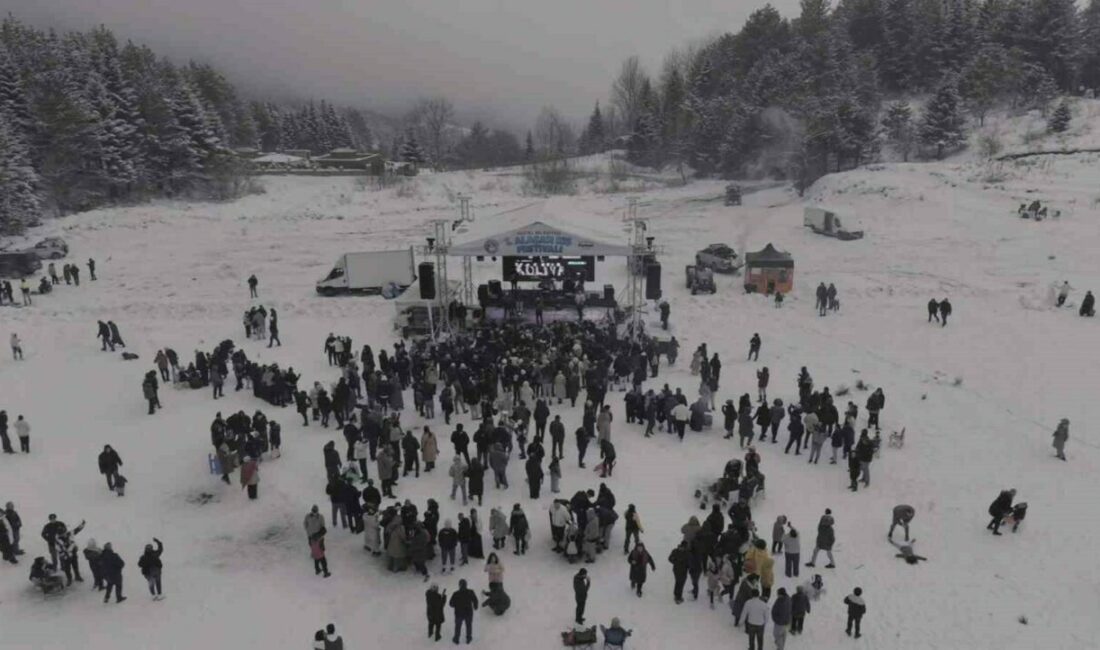 Bursa’da düzenlenen Kış Festivali’ne vatandaşlar yoğun katılım sağlarken, köy yollarının