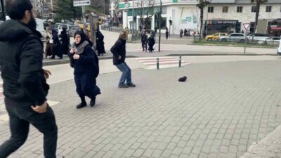 Bursa’da sabah saatlerinden itibaren etkisini göstermeye başlayan kuvvetli rüzgâr, kent