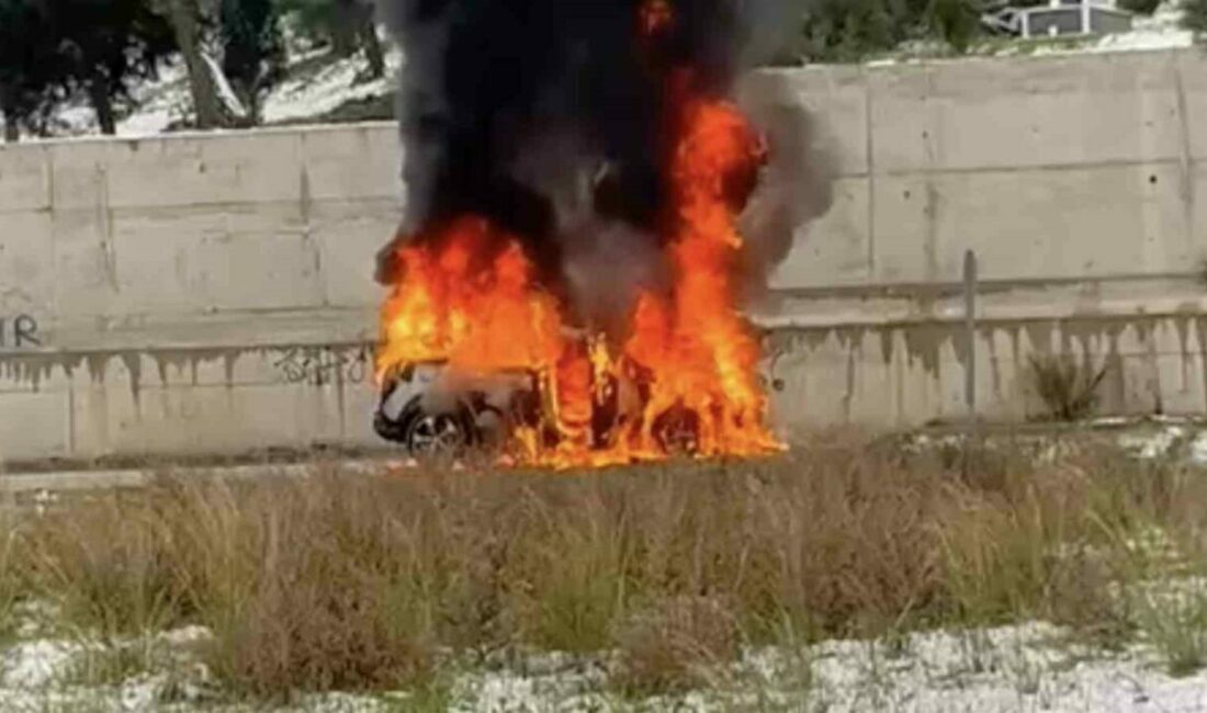 Bursa’da seyir halindeki otomobil alev alev yandı. Edinilen bilgiye göre,
