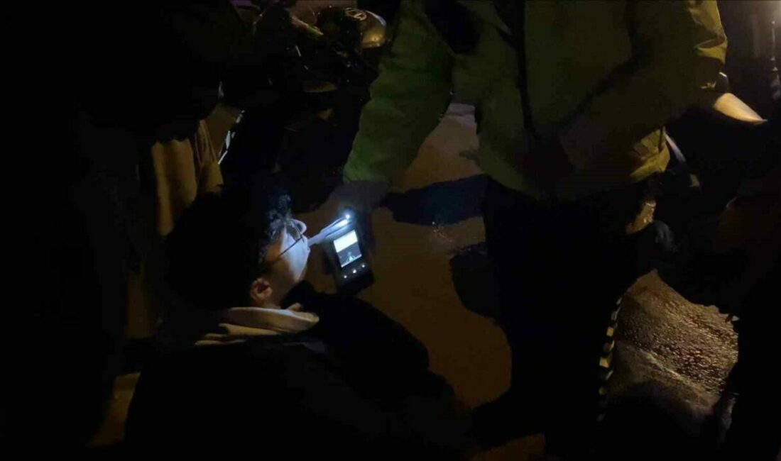 Bursa’nın Osmangazi ilçesinde otomobil ile motosikletin çarpışması sonucu meydana gelen