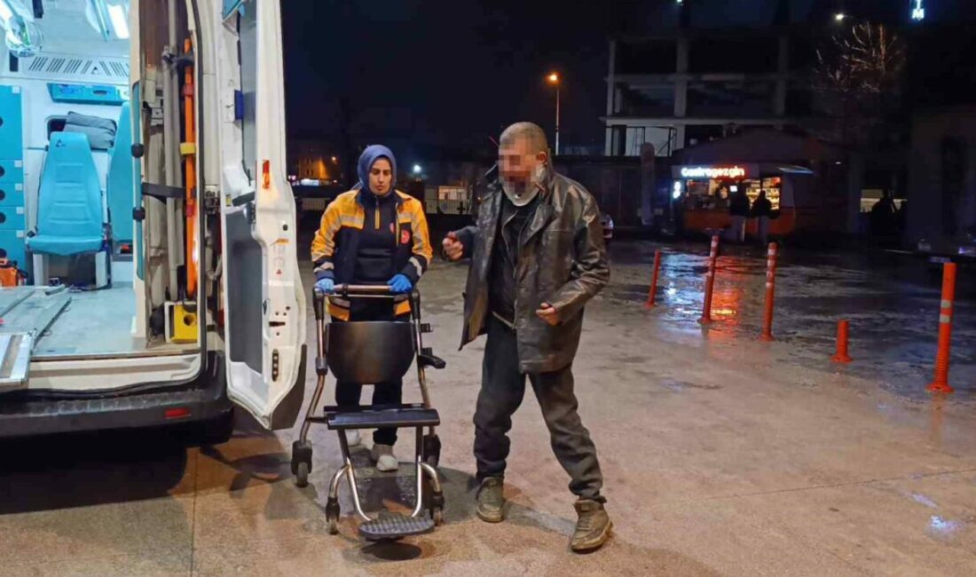 Bursa’da otomobiller kafa kafaya çarpıştı: 3 yaralı Bursa’nın İnegöl ilçesinde iki otomobilin kafa kafaya çarpışması sonucu 3