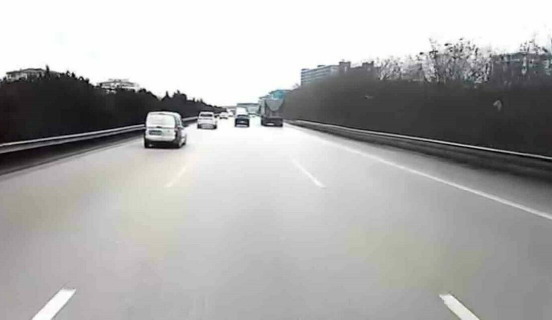 Bursa’da İstanbul-İzmir otobanı Mudanya çıkış kavşağında bir anda kendi ekseni