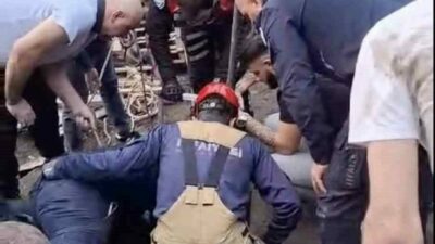 Bursa’nın Mudanya ilçesinin tarihi Kumyaka Mahallesi’nde zeytinlikteki su kuyusunu temizlemek