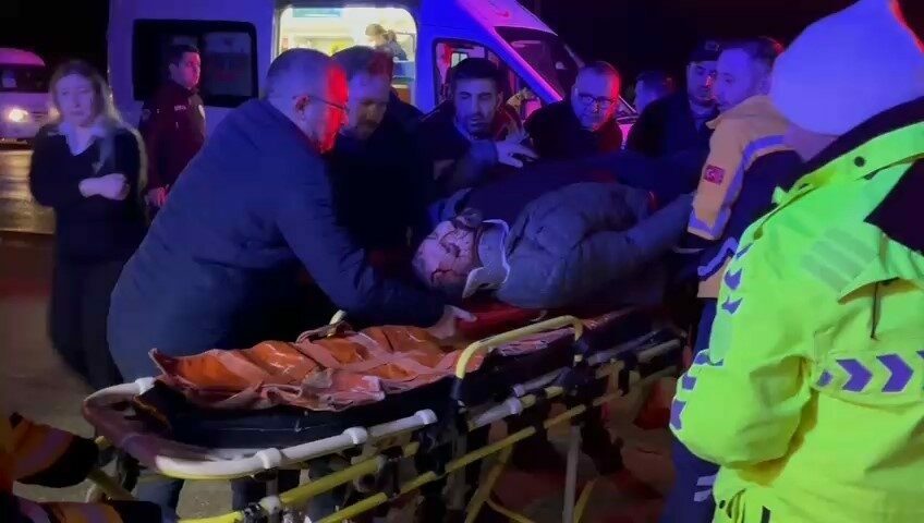 Bursa’nın Kestel ilçesinde iki otomobilin çarpışması sonucu meydana gelen trafik