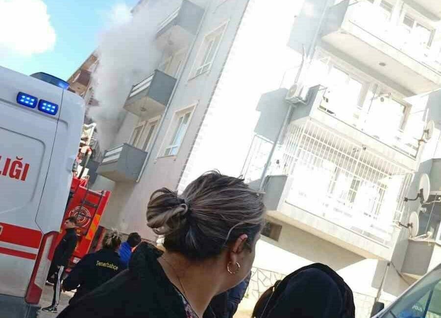 Bursa’nın Karacabey ilçesinde 4 katlı bir apartmanın birinci katında yalnız