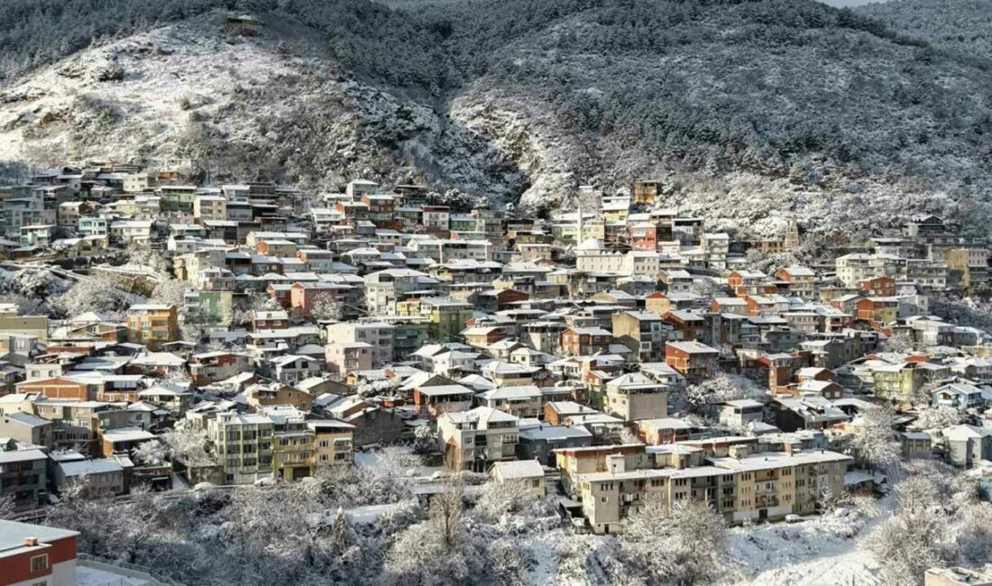 Bursa’da şehir merkezine yağan kar yağışıyla birlikte Uludağ’ın eteklerindeki tarihi
