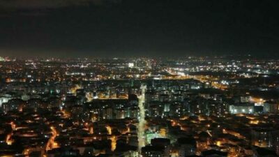 Bursalılar, yeni yılı havai fişeklerle karşıladı. Takvimler 1 Ocak’ı gösterdiğinde