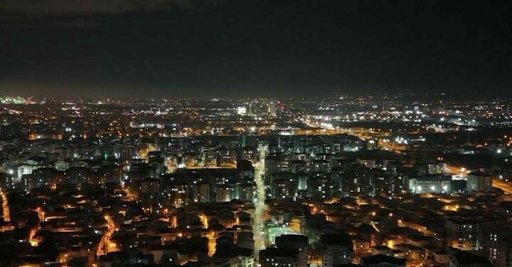 Bursalılar, yeni yılı havai fişeklerle karşıladı. Takvimler 1 Ocak’ı gösterdiğinde