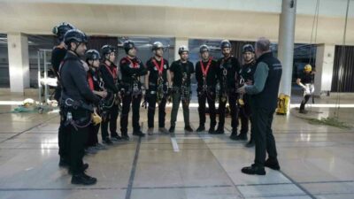 Bursa Büyükşehir Belediyesi bünyesinde personelin gönüllü katılımıyla kurulan Bursa Acil