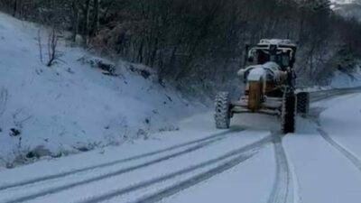 Bursa’nın yüksek kesimlerinde kar yağışının etkili olmasıyla çalışmalarını aralıksız sürdüren